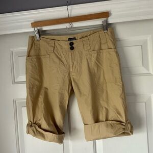 Patagonia W’S Super Cali Roll-Up Beige/Tan Bermuda Outdoor Shorts 6